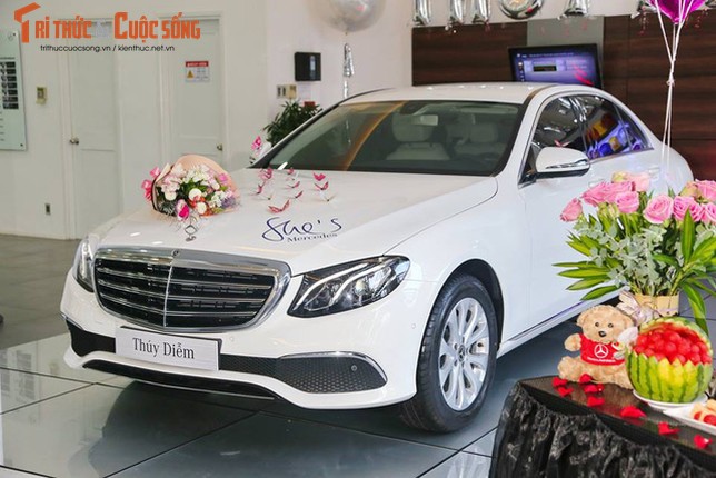 Nguoi dep Thuy Diem “tau” xe sang Mercedes-Benz hon 2 ty-Hinh-11